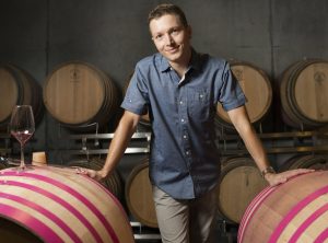 Roman Hermann, 1987 geboren, leitet ab kommendem Jahr das Fläscher Weingut der Familie. (Foto: Hans-Peter Siffert weinweltfoto.ch)